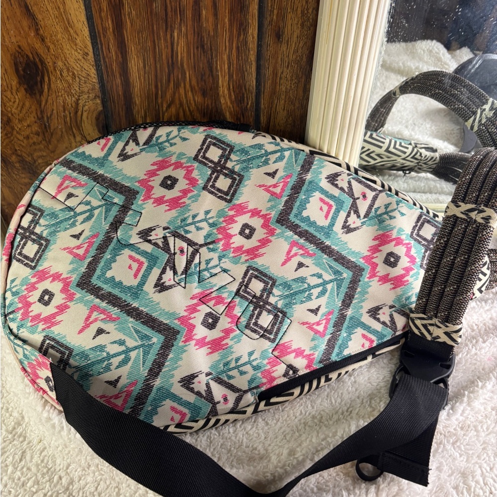 KAVU Rope Sling Bag Aztec Geometric Print Black and Pink Backpack NWOT - Picture 4 of 8